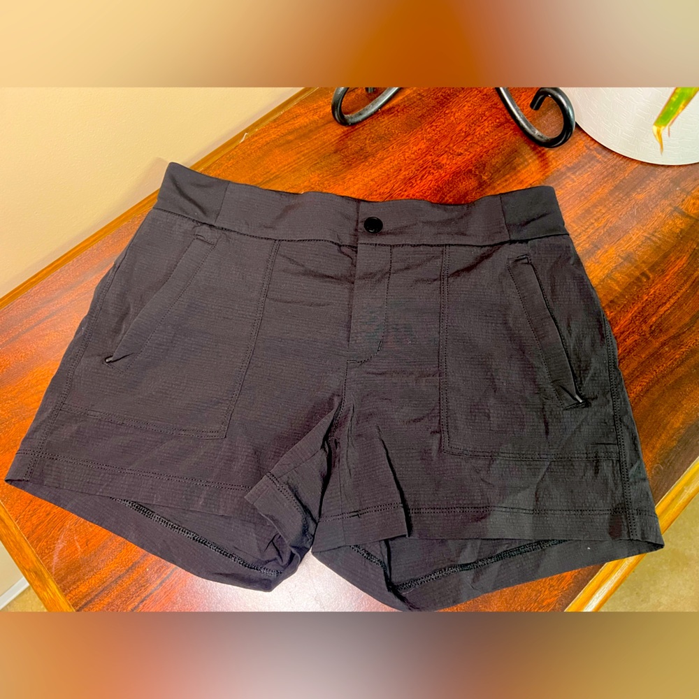 Athleta Black Trekkie Shorts - Size 6